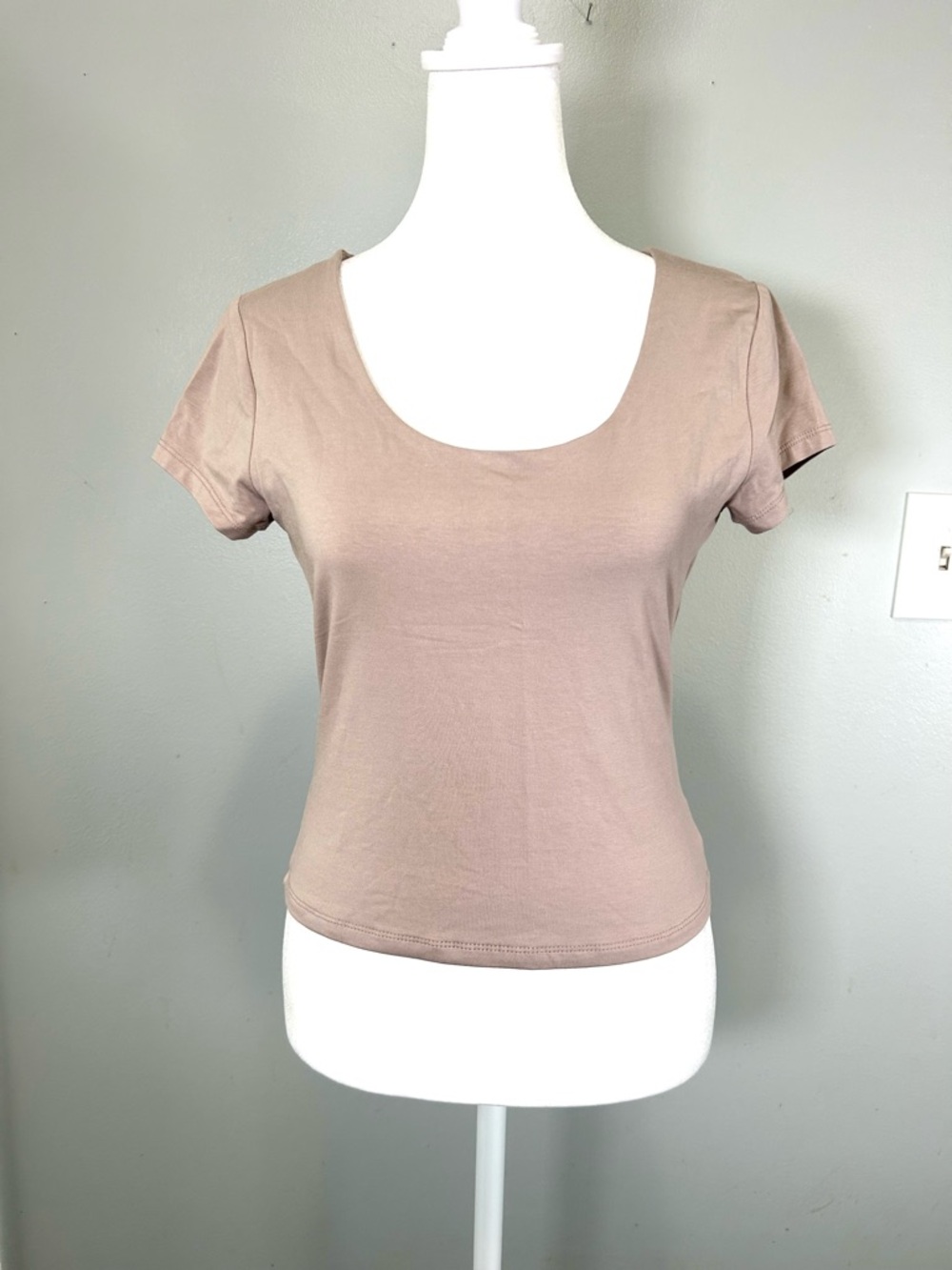 Women's Scoop Neck Short Sleeve Cropped Stretch T Shirt Top Beige Soft Athletic